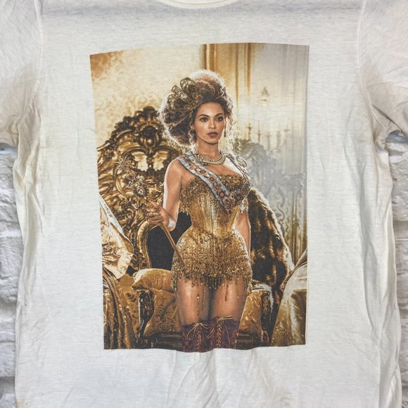 BEYONCE White T Shirt 2013 Medium The Mrs. Carter World Tour Concert Damaged - Picture 2 of 10